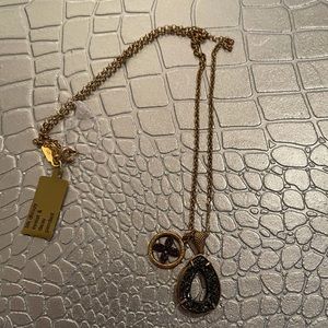 NWT beautiful eyelet and daisy pendent necklace